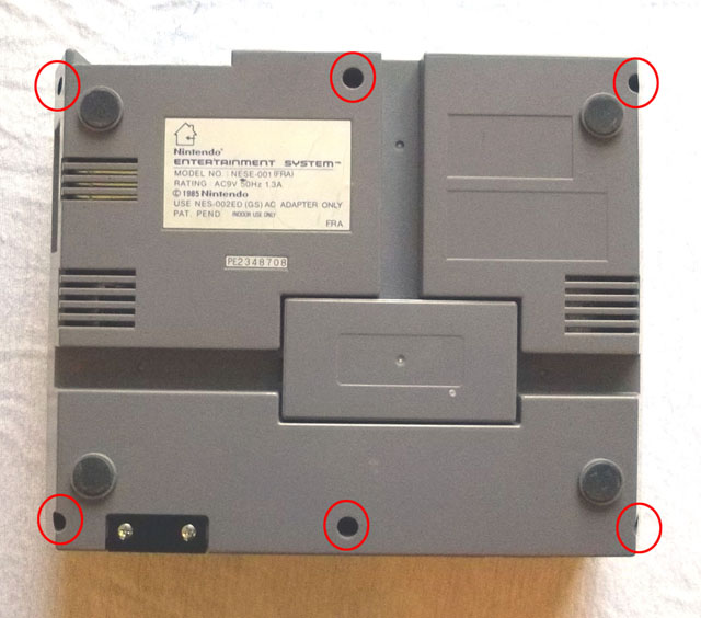 une photo dessous dezonage nintendo nes